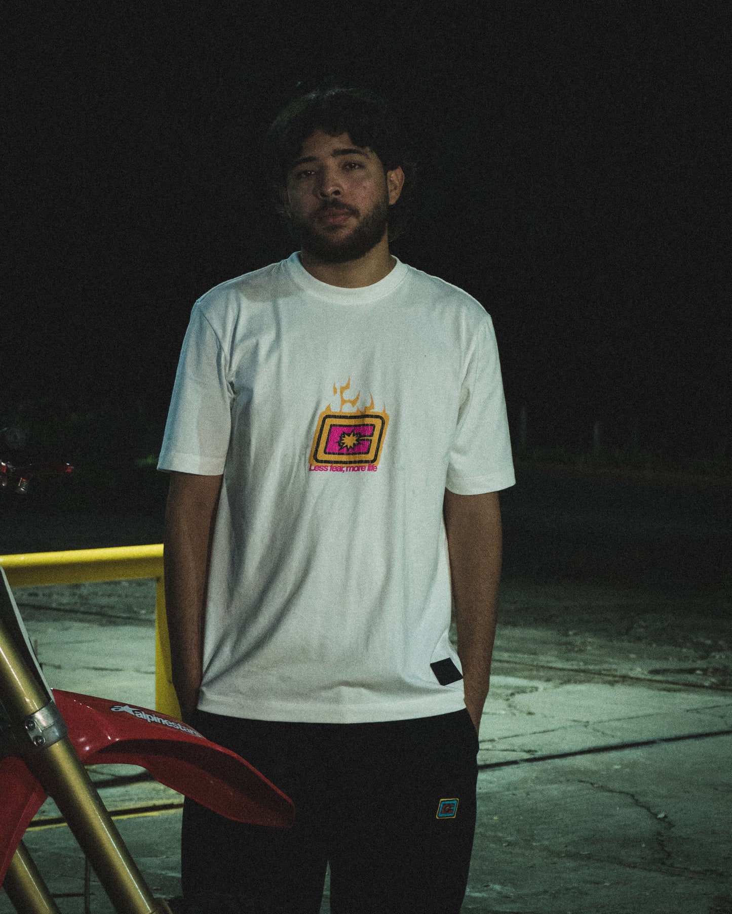 Camiseta marfil- CHROME FLAMES- regular fit