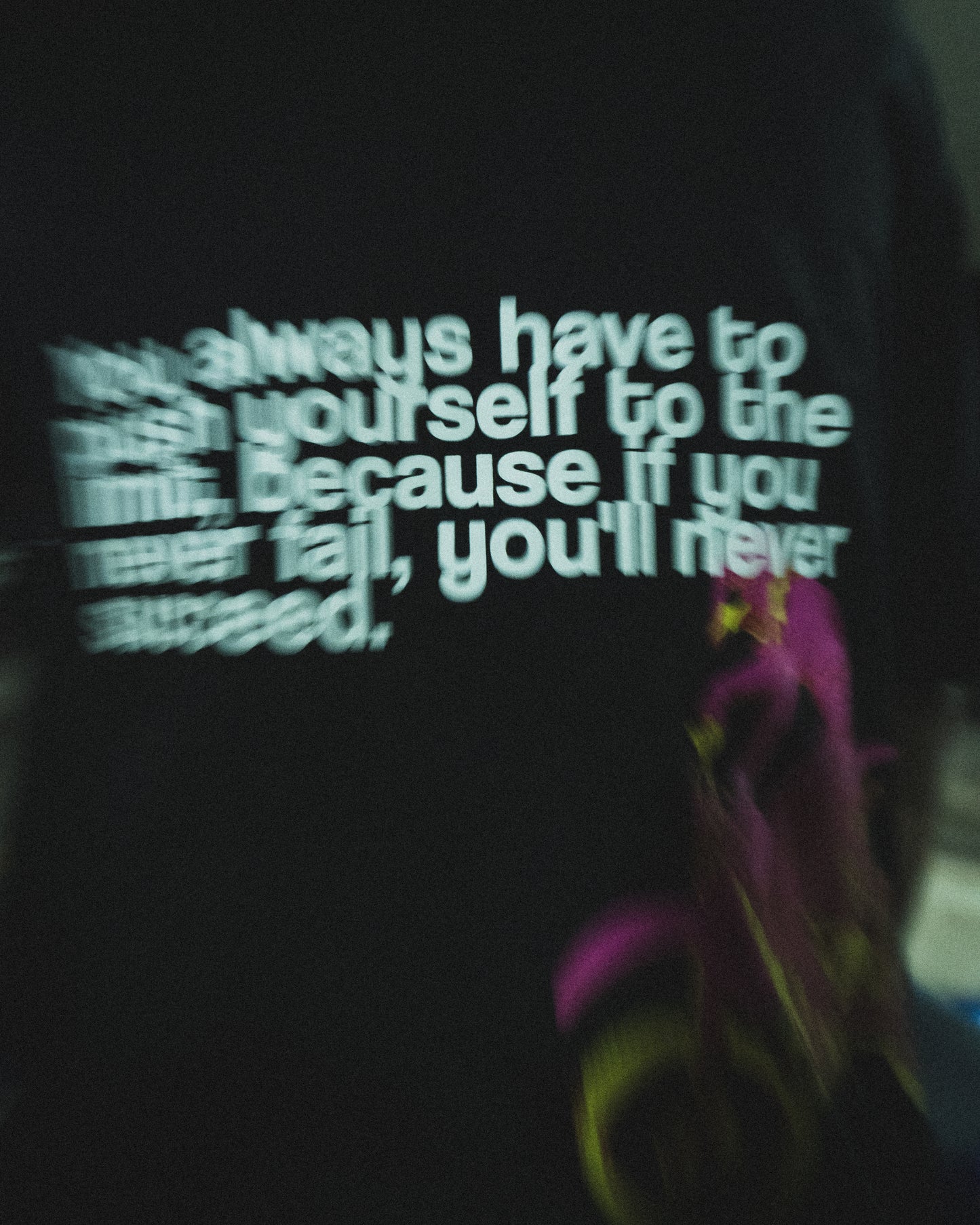 camiseta negra-OVER THE LIMT-regular fit